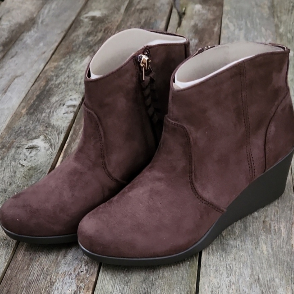 Crocs Leigh Wedge Suede Booties Espresso Rich Brown Women's 5M #3017